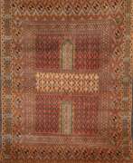 Tapis & Textiles. Ghutschan, Persien, Nomaden-Arbeit, braun, geometrisch gemustert, Fransen unterschiedlich lang, guter Zustand, 181x125 cm