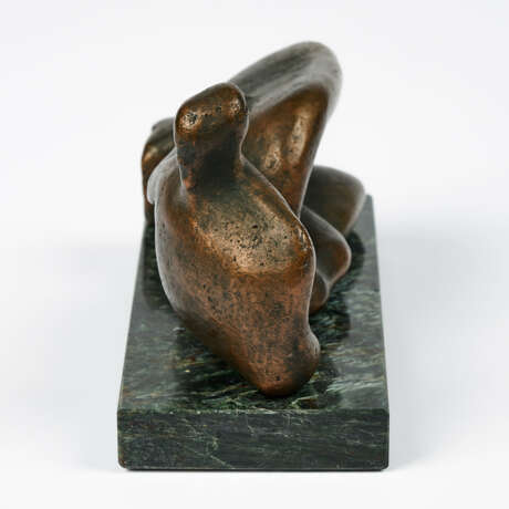 Henry Moore. Replik nach Reclining Figure - photo 2