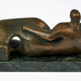 Henry Moore. Replik nach Reclining Figure - photo 3