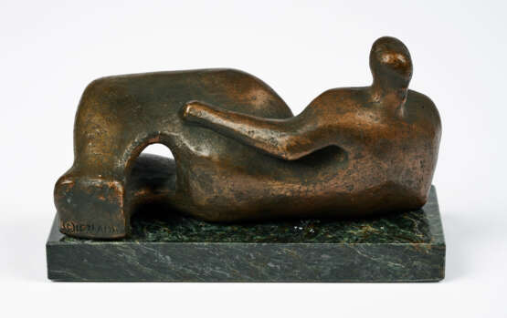 Henry Moore. Replik nach Reclining Figure - Foto 3