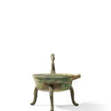 A BRONZE DUCK-FORM VESSEL, JIAODOU - Foto 4