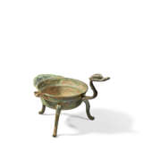 A BRONZE DUCK-FORM VESSEL, JIAODOU - Foto 5