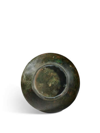 A BRONZE 'GARLIC-MOUTH' BOTTLE VASE - Foto 3