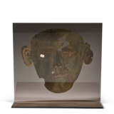 A BRONZE MASK - Foto 4