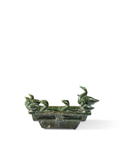 A GREEN-GLAZED POTTERY GROUP DEPICTING A GEESE POND - Foto 1