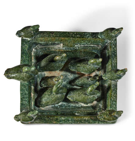 A GREEN-GLAZED POTTERY GROUP DEPICTING A GEESE POND - Foto 6