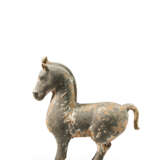 A PAINTED POTTERY FIGURE OF A STANDING HORSE - photo 2