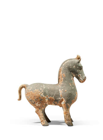 A PAINTED POTTERY FIGURE OF A STANDING HORSE - photo 3