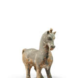 A PAINTED POTTERY FIGURE OF A STANDING HORSE - photo 4