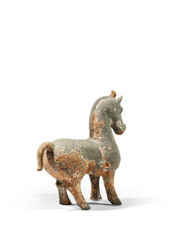 A PAINTED POTTERY FIGURE OF A STANDING HORSE - photo 5