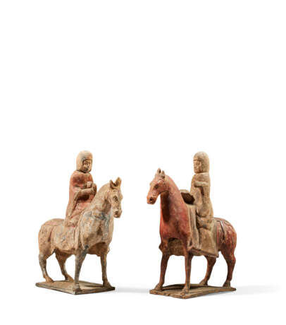 TWO PAINTED POTTERY FIGURES OF EQUESTRIAN SOLDIERS - Foto 2