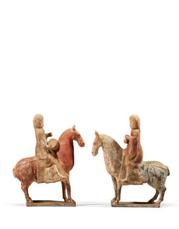 TWO PAINTED POTTERY FIGURES OF EQUESTRIAN SOLDIERS - Foto 5