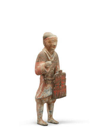 A LARGE PAINTED GREY POTTERY FIGURE OF A SOLDIER - Foto 3