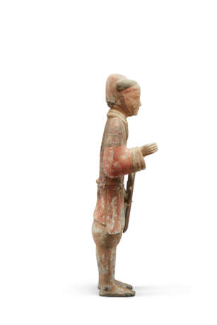 A LARGE PAINTED GREY POTTERY FIGURE OF A SOLDIER - Foto 5