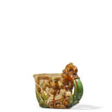 A SANCAI-GLAZED POTTERY RHYTON - Foto 3