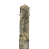 A CALCIFIED GREYISH-BROWN JADE TABLET, GUI - Foto 1