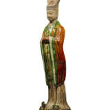 A LARGE SANCAI-GLAZED POTTERY FIGURE OF AN OFFICIAL - Foto 2