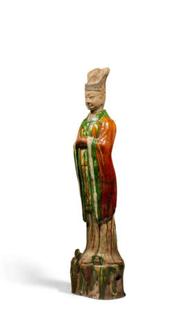 A LARGE SANCAI-GLAZED POTTERY FIGURE OF AN OFFICIAL - Foto 4