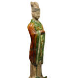 A LARGE SANCAI-GLAZED POTTERY FIGURE OF AN OFFICIAL - Foto 5