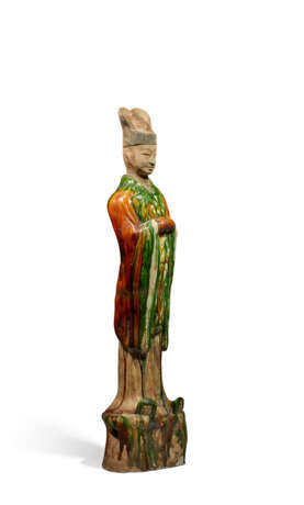 A LARGE SANCAI-GLAZED POTTERY FIGURE OF AN OFFICIAL - Foto 5