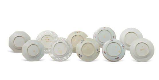 FIVE PAIRS OF FAMILLE ROSE PLATES - Foto 2