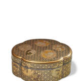 FOUR GILT LACQUER BOXES AND COVERS - Foto 7