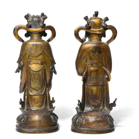 A PAIR OF GILT-LACQUERED BRONZE FIGURES OF ATTENDANTS - photo 3