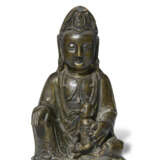 A BRONZE FIGURE OF SEATED GUANYIN - photo 1