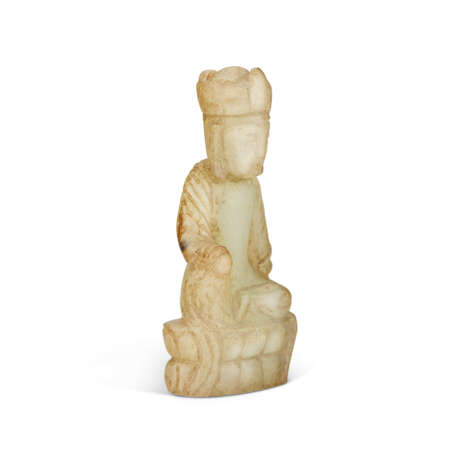 A SMALL CELADON FIGURE OF SEATED BUDDHA - Foto 3