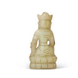 A SMALL CELADON FIGURE OF SEATED BUDDHA - Foto 4