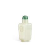 A WHITE JADE SNUFF BOTTLE - photo 1