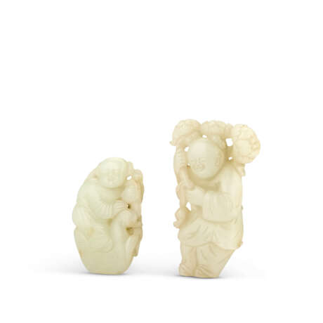 TWO WHITE JADE CARVINGS OF BOYS - photo 2