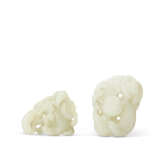 TWO SMALL WHITE JADE CARVINGS - photo 1