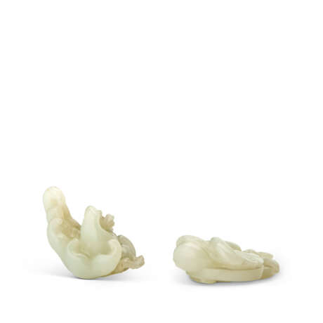 TWO SMALL WHITE JADE CARVINGS - photo 5