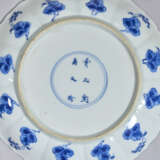 A PAIR OF BLUE AND WHITE DISHES AND A SMALL BLUE AND WHITE VASE - Foto 5