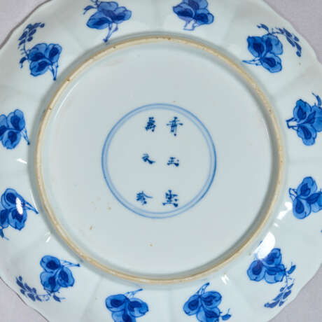 A PAIR OF BLUE AND WHITE DISHES AND A SMALL BLUE AND WHITE VASE - Foto 5