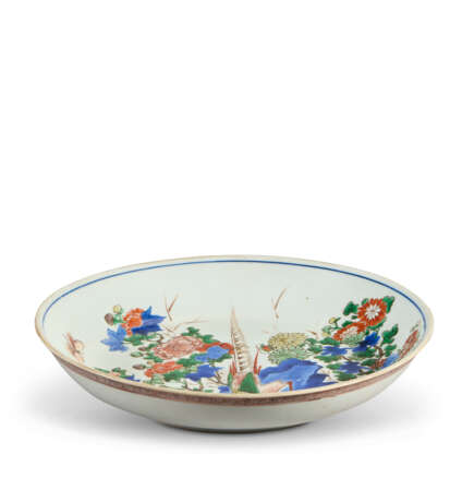 A FAMILLE VERTE 'PHEASANT AND PEONY' DISH - photo 2