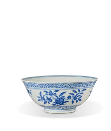 A MING-STYLE BLUE AND WHITE BOWL - Foto 3