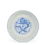 A MING-STYLE BLUE AND WHITE BOWL - Foto 4