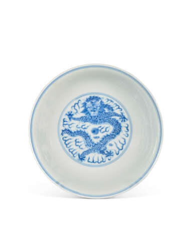 A MING-STYLE BLUE AND WHITE BOWL - Foto 4