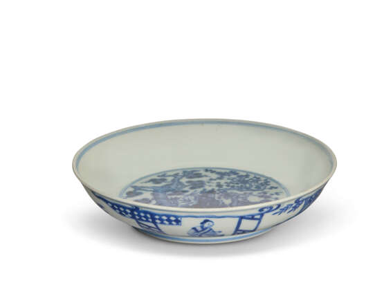 A BLUE AND WHITE 'THREE FRIENDS OF WINTER' DISH - Foto 2