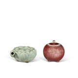 A CELADON-GLAZED WATER-DROPPER AND A SMALL 'PEACH BLOOM'-GLAZED GLOBULAR POT AND COVER - photo 1