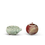 A CELADON-GLAZED WATER-DROPPER AND A SMALL 'PEACH BLOOM'-GLAZED GLOBULAR POT AND COVER - photo 2