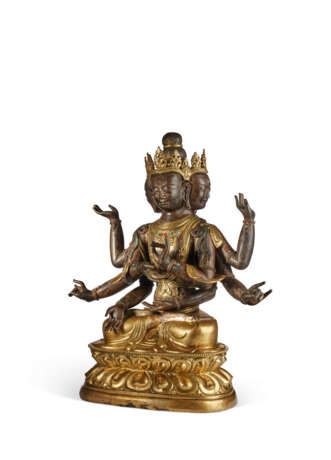 A PARCEL-GILT REPOUSSÉ BRONZE FIGURE OF USHNISHAVIJAYA - photo 2