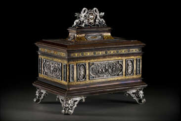 A FINE ITALIAN STEEL, SILVER AND GOLD DAMASCENED TABLE CASKET