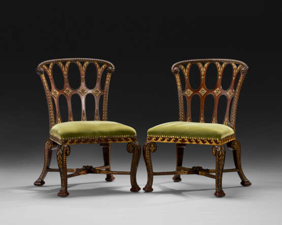 A PAIR OF GEORGE II MAHOGANY AND PARCEL-GILT CHAIRS - photo 2