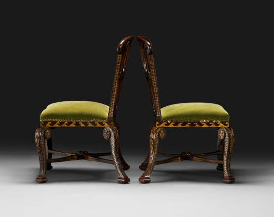 A PAIR OF GEORGE II MAHOGANY AND PARCEL-GILT CHAIRS - photo 3