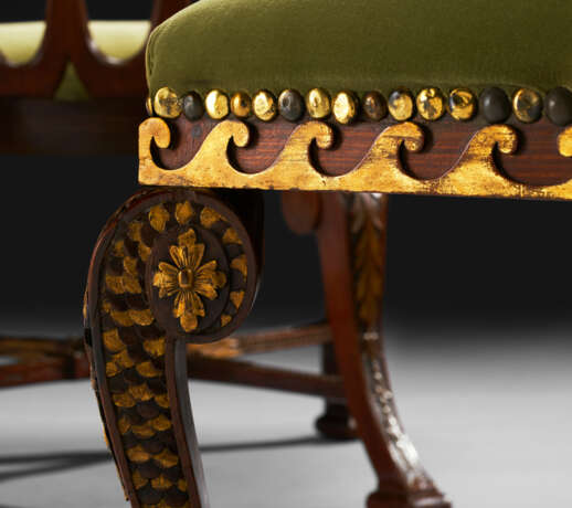 A PAIR OF GEORGE II MAHOGANY AND PARCEL-GILT CHAIRS - photo 7