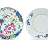 A CHINESE EXPORT PORCELAIN ‘TOBACCO LEAF’ PART DINNER SERVICE FROM THE ASTOR FAMILY - Foto 4