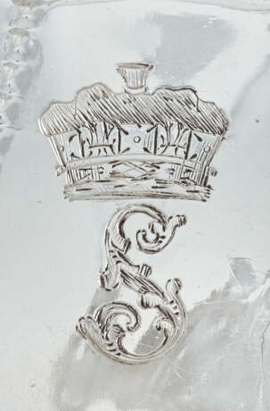 A GEORGE III SILVER PAGODA-FORM EPERGNE - photo 2